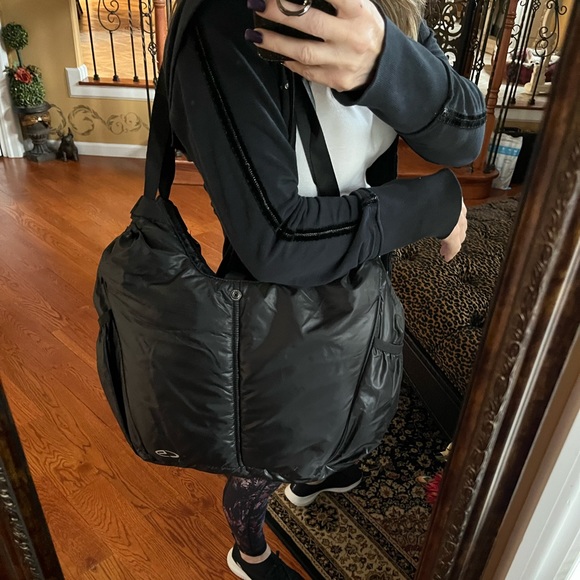 CHAMPION Trendy Luxury Chic LG Black with Pink Lining Puffer Tote Bag - Picture 3 of 16